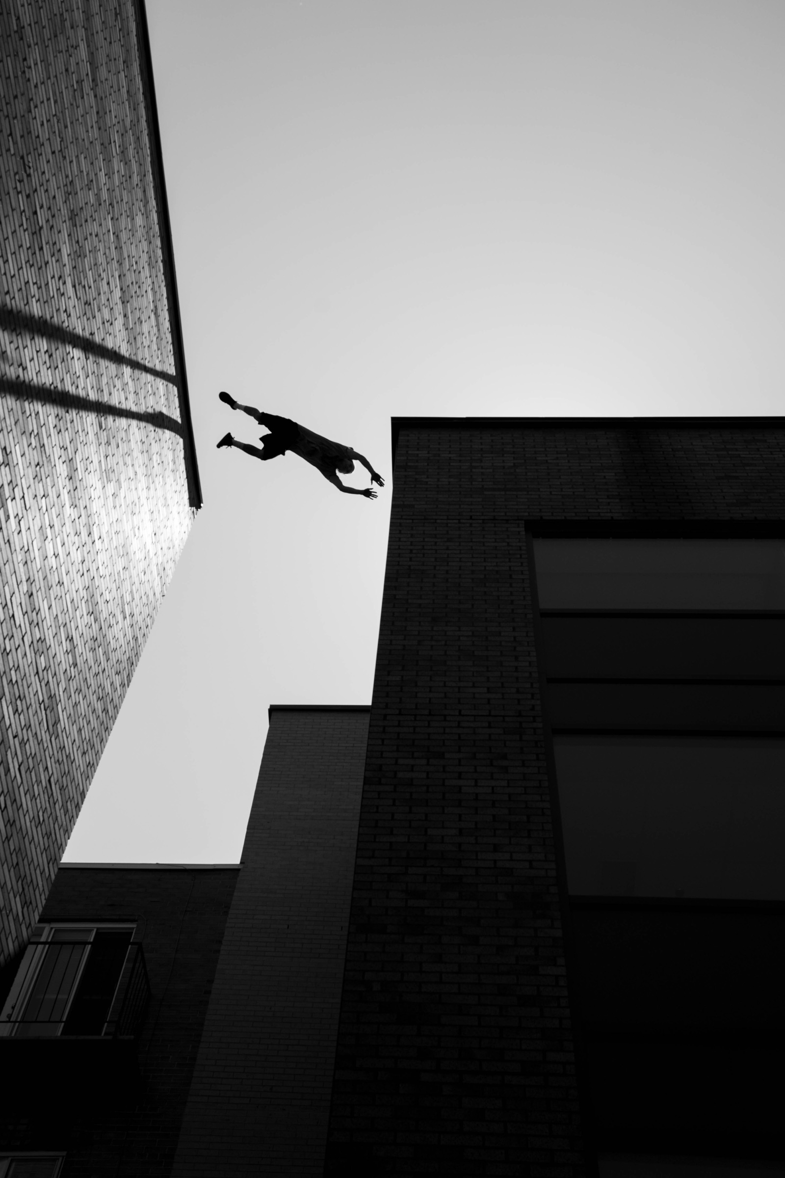 Max Lee Pottie performing a dive roll over a roof gap in prep for his ender clip